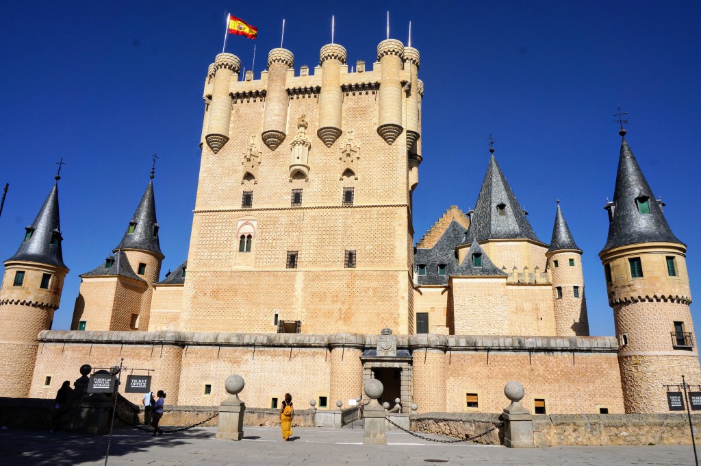 世界遺産】1000年の歴史を持つ難攻不落の城（セゴビアのアルカサル
